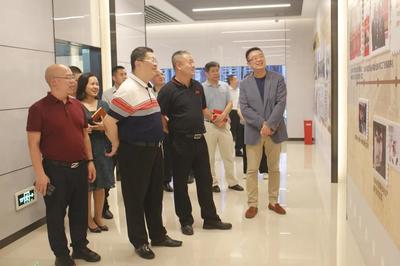 廣東廣墾畜牧集團黨委書記、董事長黃宣一行蒞臨皇氏集團參觀交流